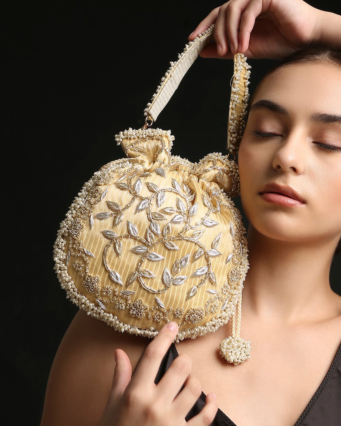 Gold Zardozi Floral Potli