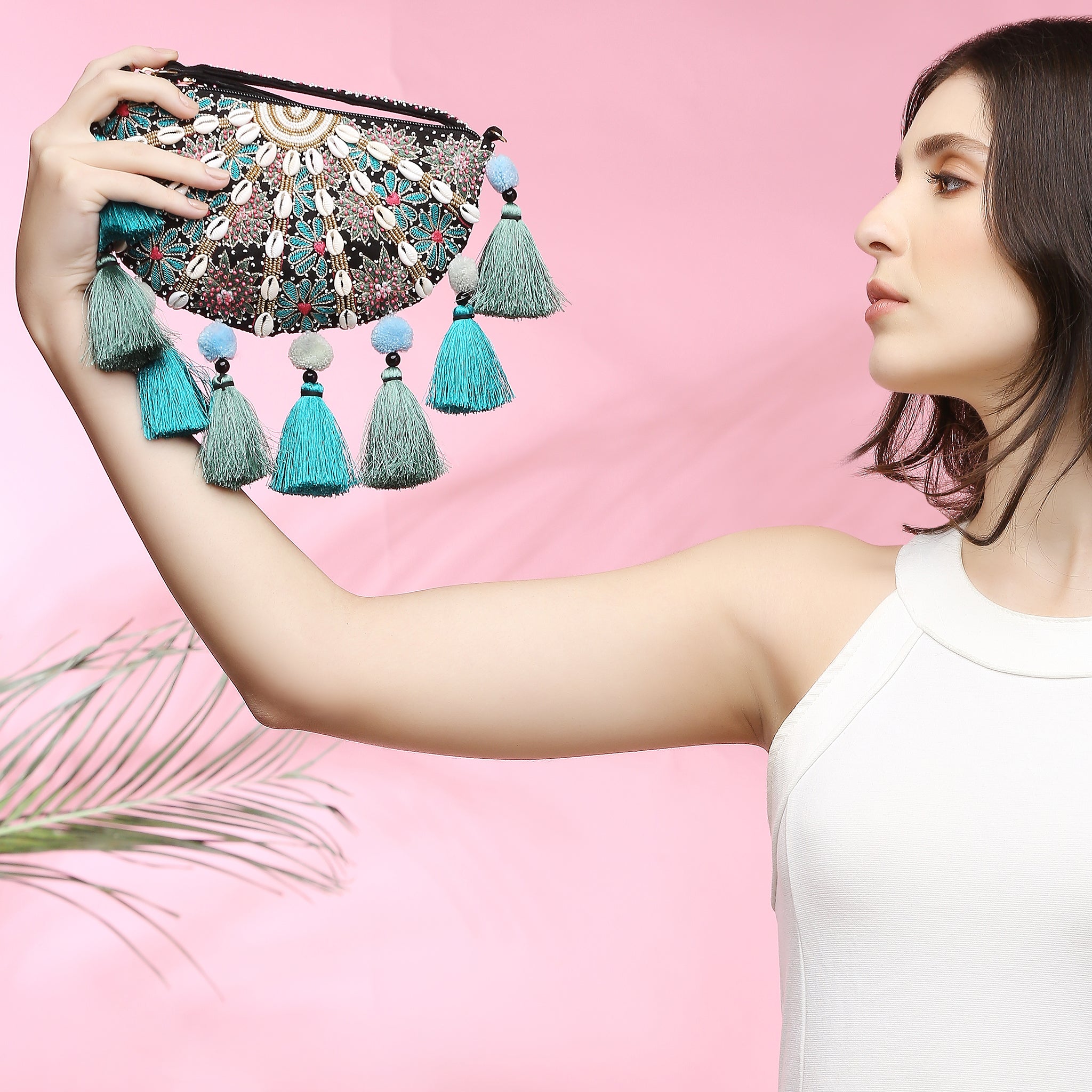 Luna Black Halfmoon clutch