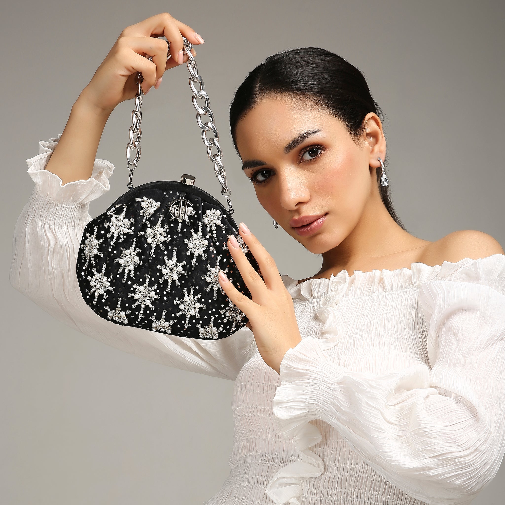 WS Wrap Shap Velvet Lace Potli Batwa Bag Bridal Purse Women handbag Shagun  Pouch Return Gifts (Set of 10) Multicolour : Amazon.in: Fashion