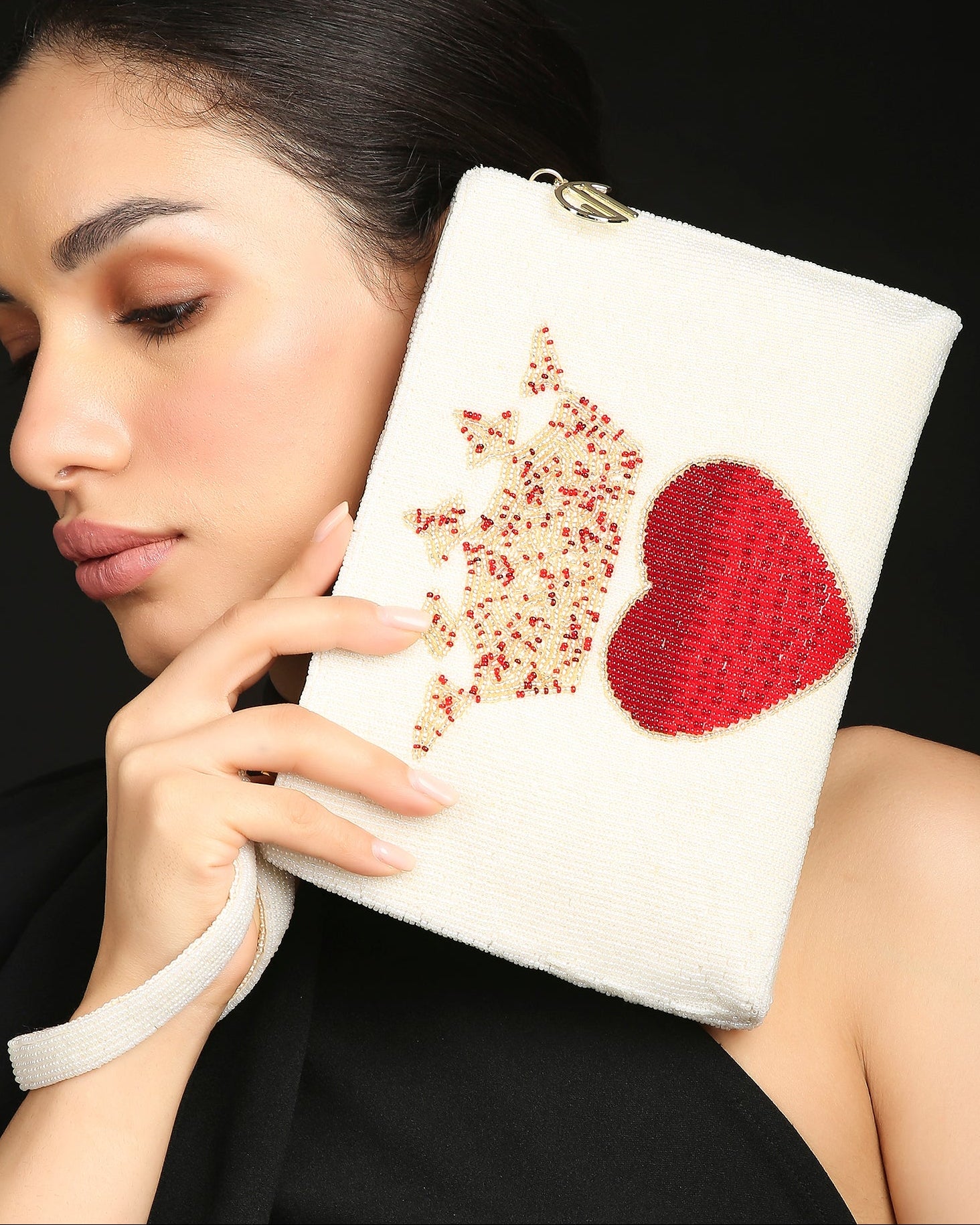 Queen Of Heart Clutch